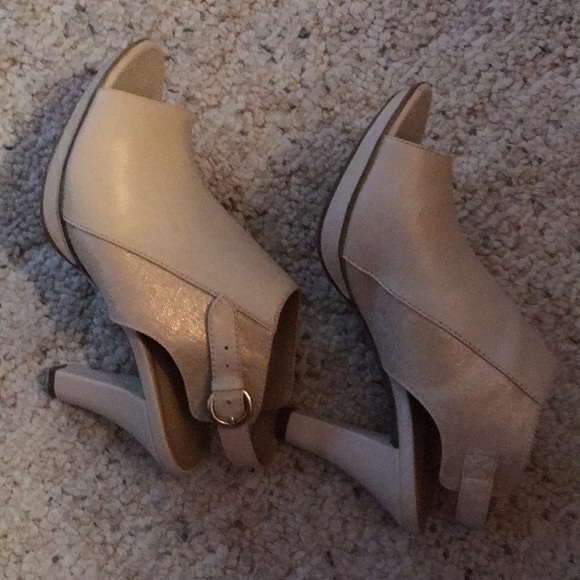 Naturalizer shoes size 6W - Picture 2 of 3